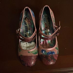Multi colored shoes size 37